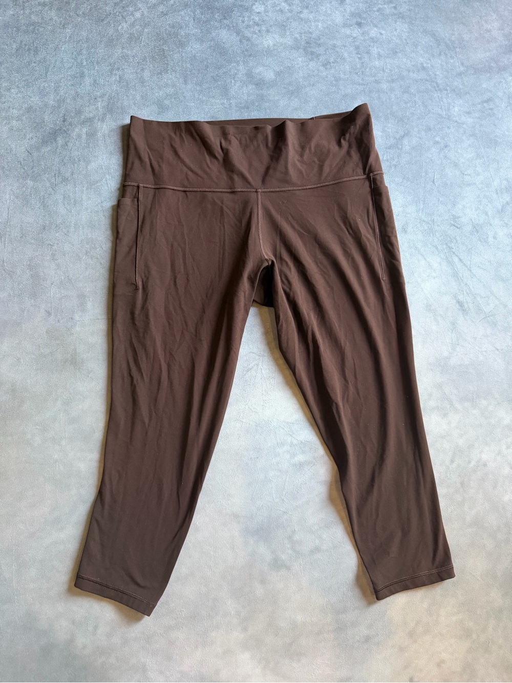 Athleta Salutation Stash 7/8 Tight in Deep Brown